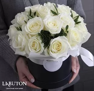 Белые Розы в шляпной коробке